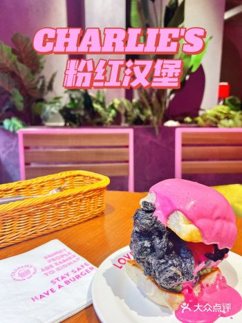魔都新晋网红黑粉芝士瀑布汉堡，你敢来吃吗？