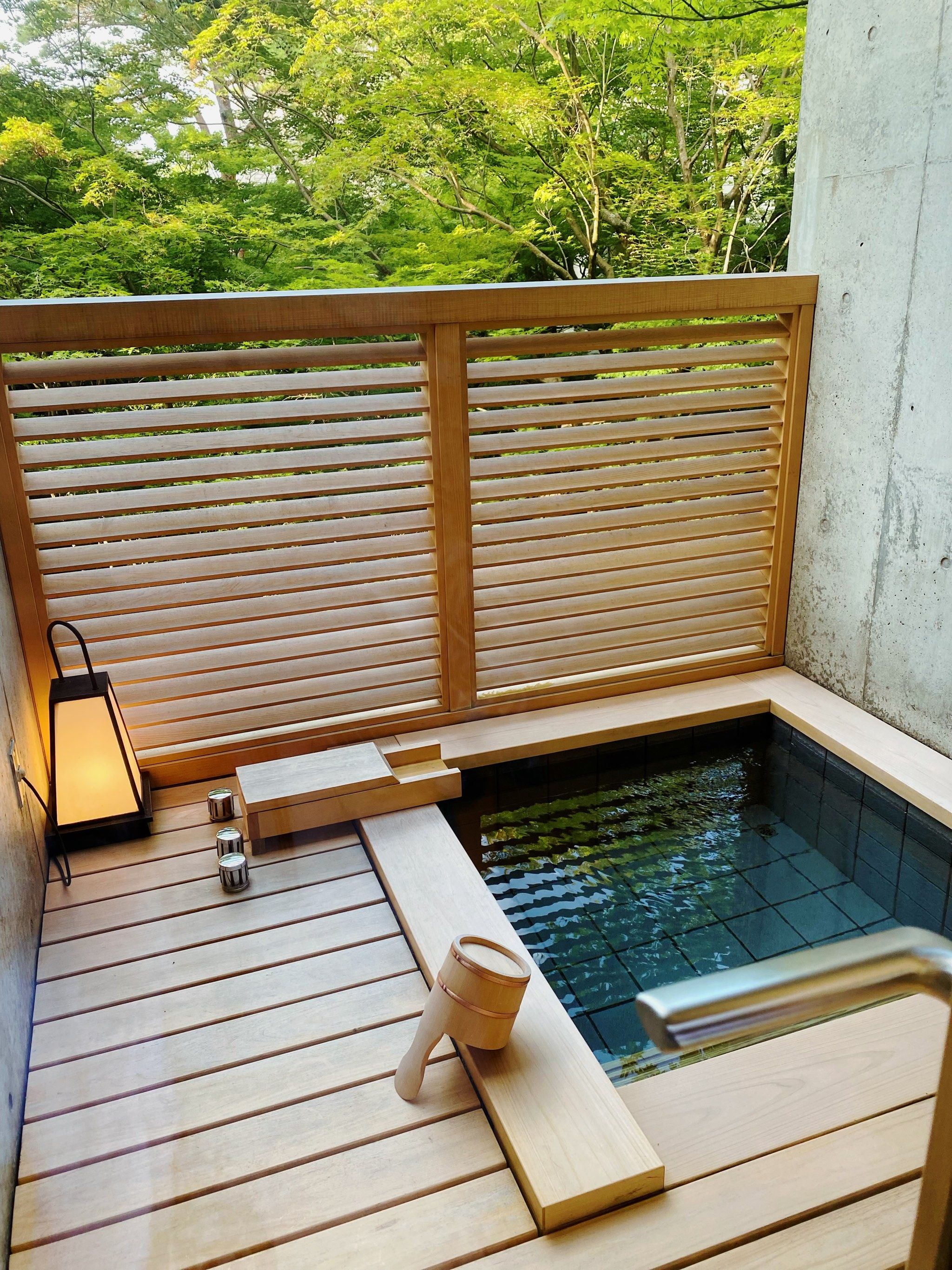 在顶级日式旅馆的泡汤时间