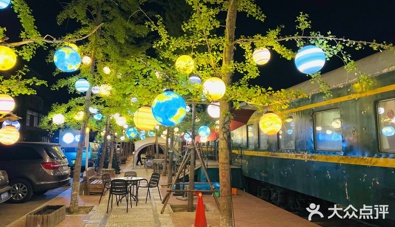 坐在火车上吃火锅是什么感觉🚃喜庆火锅