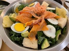 牛油果烟熏三文鱼沙拉-来龙里 精致 东南亚餐室(万象城店)