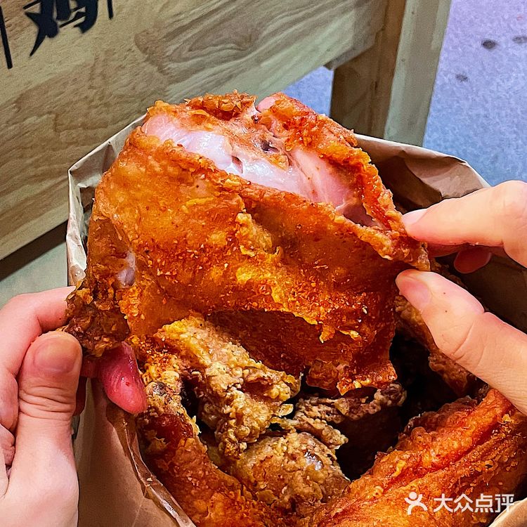 救命，这个大大鸡腿真的是比脸还大️炸的油亮亮的
