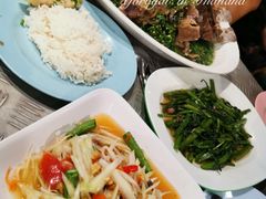 -席娜卡琳火车铁道夜市