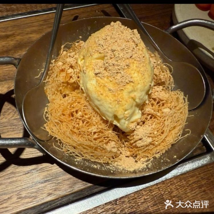 走进野果餐厅，瞬间就被那独特又惬意的氛围感包裹