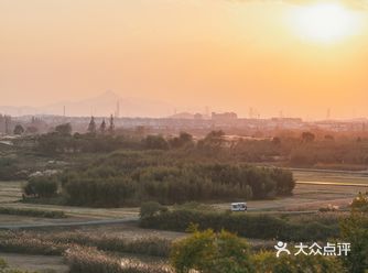 日落下的良渚遗址公园，有在托斯卡纳的错觉