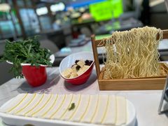 -洪氏嗨捞·广东猪肚鸡·椰子鸡火锅(西咸万象城店)