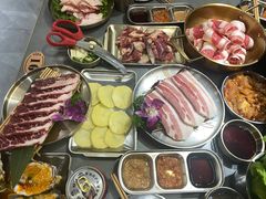 -围炉肉舍•炭烤活鳗•丹东海鲜烤肉(步行街店)