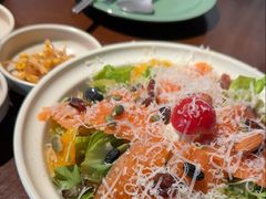 烟熏三文鱼沙拉-Fuzzy Bistro 浮几韩餐·茶酒馆