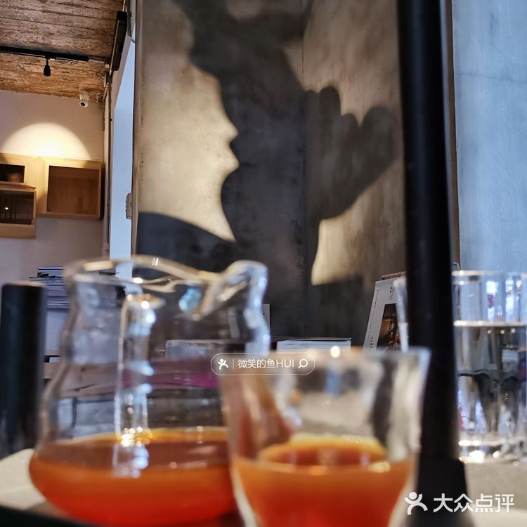 路过叹咖啡叹杯咖啡