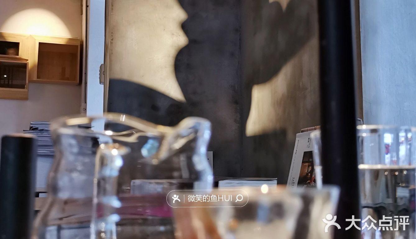 路过叹咖啡叹杯咖啡