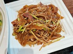 干炒牛河-玉兰苑一等茶餐厅