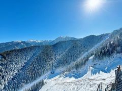 -丝绸之路山地度假区滑雪场