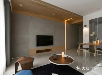 所以次卧被改造成了书房，虽然房子不大，但在设计上却没