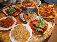 -爆炸头阿姨小四川正宗川味小吃(无任何分店)