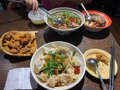 -爆炸头阿姨小四川正宗川味小吃(无任何分店)