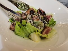 煎金枪鱼佐水果藜麦色拉-BONAZZA 意大利餐厅
