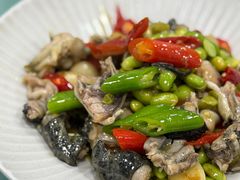 田鸡烧毛豆-沪依小酒馆心意菜