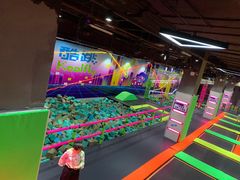 -酷跳蹦床主题公园(万胜广场店)