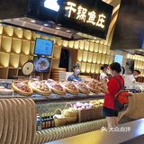 逛荟聚午餐时间到了，走进食通天宜家美食馆，看到干锅鱼