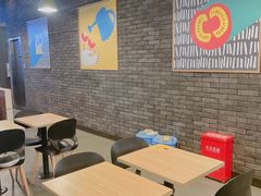 大堂-麦当劳(郑州东高铁站店)