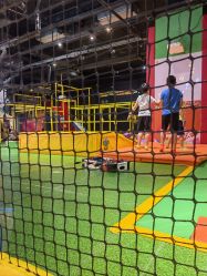 -蹦蹦跳跳(新奥购物中心店)