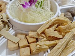 -鸡遇虾煲干锅火锅(小寨金莎店)