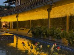 -茅草房·河畔园林火锅