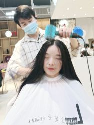 -洛施奇烫发染发沙龙