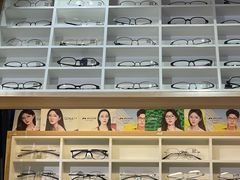-诺柯视眼镜-蔡司依视路官方工厂店(淞南一店)