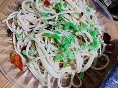 香椿苗拌豆腐丝-谢蟹浓·肉蟹煲(新奥店)