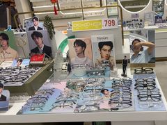 -目上眼镜·蔡司依视路授权(青浦宝龙店)