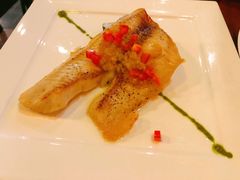 香煎鲷鱼配蒜香橄榄油汁-斯比特花园西餐厅(东方商厦店)