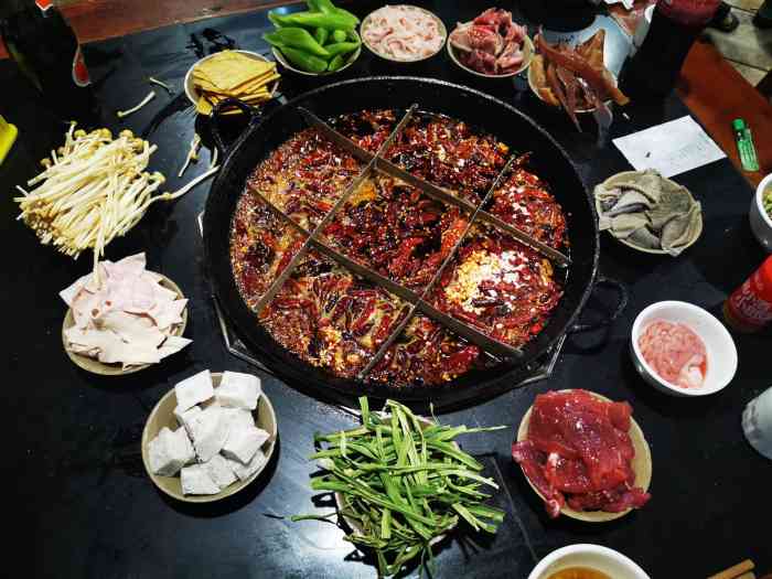 赵二火锅-"「嫩牛肉」「老肉片」这两个差评,吃一口就.