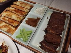 烙饼卷带鱼-106餐厅北京菜.烤鸭(百子湾店)