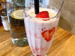 草莓奶昔-G+KITCHEN(龙湖狮山天街店)