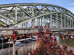 -科隆霍亨索伦桥爱情锁