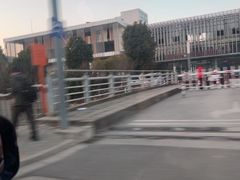 -奥特莱斯停车场