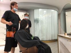 点击看大图 -八佰伴8008星级形象店