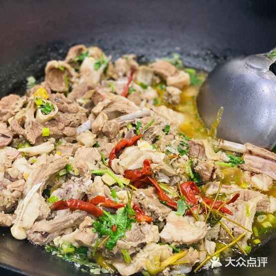 横源祥横山炖羊肉牌女装店