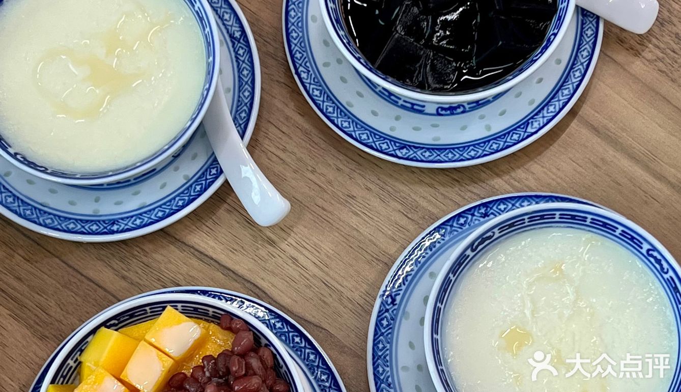 胡同里全是街坊叔叔阿姨的店，别提多正宗了