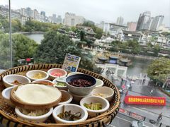 -包整·丝娃娃(一览甲秀楼风景店)