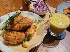 -ROAST coffee & eatery