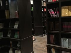 -钟书阁(松江泰晤士小镇店)