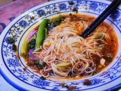 -渝之汇牛肉豌杂面