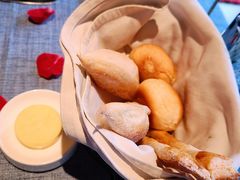 饭前餐包-弦月窗LUNETTE BY AMANDA(复兴路店)