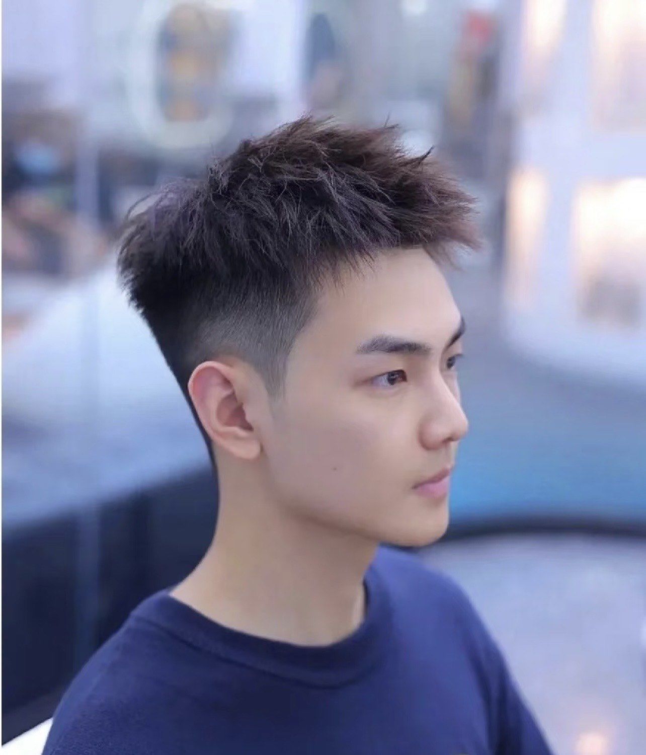 这款发型不挑脸型圆脸,长脸,瓜子脸基本都