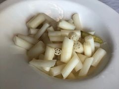 清炒藕苗-丁老爷子苏香圆