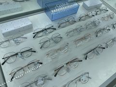 -翰佐蔡司小乐圆·依视路星趣控·暴龙眼镜折扣店