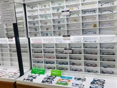 -视野联行眼镜•蔡司•依视路(温江店)