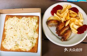 Delicious Chicken Wings with French Fries