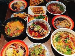 -爆炸头阿姨小四川正宗川味小吃(无任何分店)